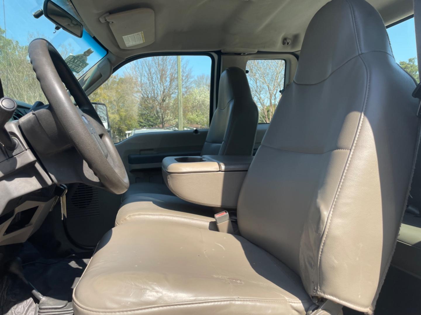 2008 WHITE FORD F-350 SUPERDUTY XL (1FTWX31R28E) with an 6.4L engine, Automatic transmission, located at 5103 Dorchester Rd., Charleston, SC, 29418-5607, (843) 767-1122, 36.245171, -115.228050 - Photo#16